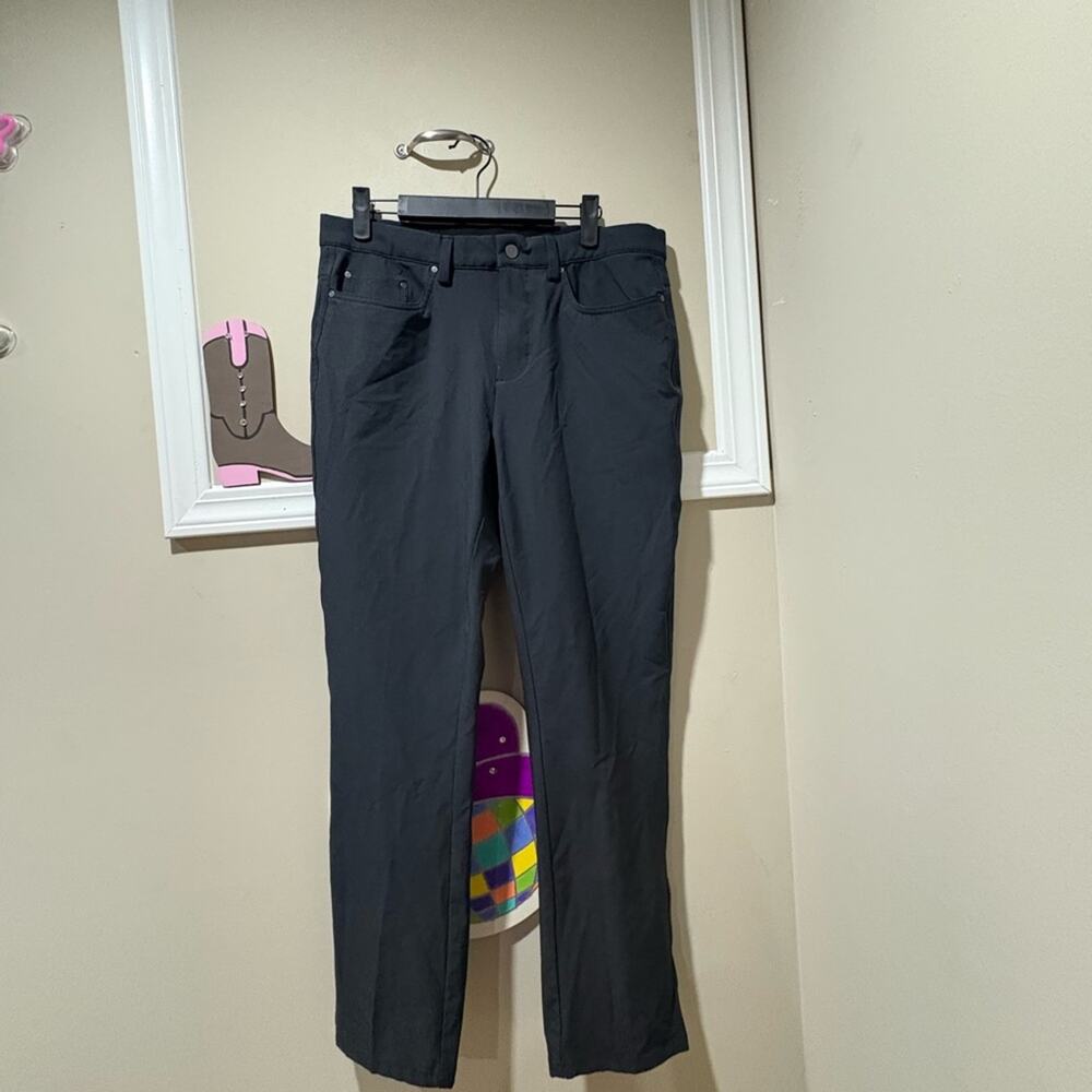 Black Straight-Leg Pants‎